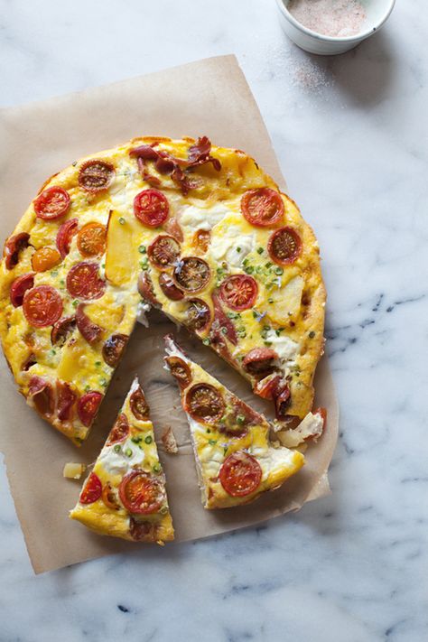 Cherry tomato, prosciutto and ricotta fritatta Quiche Photography, Eggs Ricotta, Ricotta Frittata, Cheese Quiche, Cherry Tomato, Breakfast And Brunch, Tortillas, I Love Food, Brunch Recipes