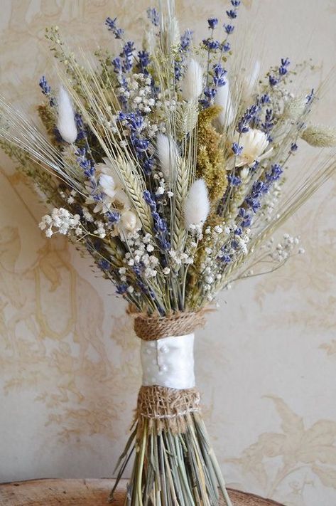 Wedding Bouquet Lavender, Lavender Wedding Theme, Lavender Wedding Bouquet, Bouquet Lavender, Simple Wedding Bouquets, Dried Flowers Diy, Lavender Wedding Flowers, Lavender Bouquet, Bridal Bouquet Flowers