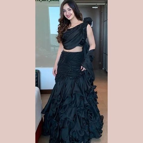 тнє gяєєи нαиgєя on Instagram: “For booking price order or more details ping me on 7970094044 or direct DM us on instagram” Jannat Zubair Rahmani, Indian Wedding Gowns, Gown Party Wear, Wedding Lehenga Designs, Jannat Zubair, Fancy Sarees Party Wear, Saree Designs Party Wear, Fancy Dresses Long, Indian Gowns Dresses