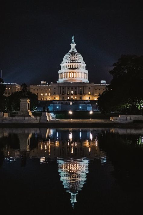 Immerse yourself in the vibrant essence of Washington DC through these captivating shots that capture the beauty and diversity of the city. From majestic government buildings to the quaint charm of historic neighborhoods, each image tells a unique story of America's capital.🌍🇺🇸 . . . #WashingtonDC #DC #USA #TravelUSA #ExploreAmerica #WashingtonMonument #LincolnMemorial #CapitolHill #NationalMall #CherryBlossoms #PotomacRiver #Smithsonian #WhiteHouse #USACapital #History #Landmarks #TourismDC Smithsonian Museum Washington Dc, Denver Fashion, Sky Adventure, Moody Aesthetic, Dc Travel, Hill Park, Lincoln Memorial, Washington Monument, National Mall