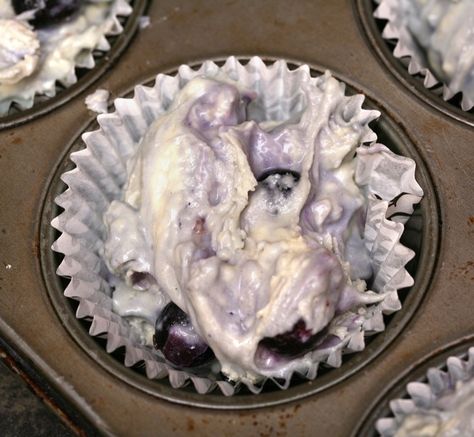 Quick & Easy Moist Blueberry Muffins (Made With Cake Mix) Cake Mix Blueberry Muffins, Bluberry Muffins, Baking Deserts, Blueberry Cakes, Quick And Easy Breakfast Ideas, Blueberries Muffins, Moist Blueberry Muffins, Lazy Dish, Blueberry Cake Mix