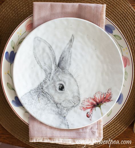 Rabbit Salad, Easter Hare, Easter Tableware, Rabbit Plate, Easter Table Setting, Easter Plates, Bunny Plates, Diy Easter Gifts, Pink Napkins