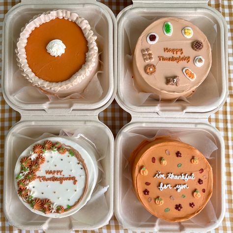 Fall Lunch Box Cakes, Fall Bento Cake Ideas, Mini Thanksgiving Cakes, Halloween Lunchbox Cakes, Mini Fall Cakes, Christmas Lunch Box Cake, Thanksgiving Bento Cake, Autumn Bento Cake, Fall Bento Cake