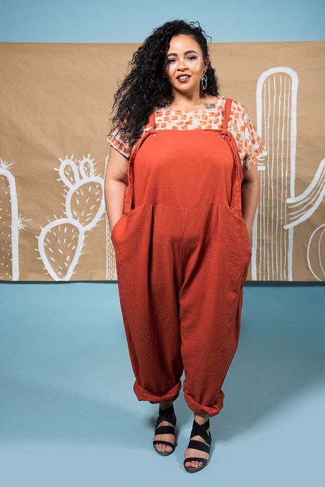 Linen Overalls, Overall Outfit, Overalls Outfit, Look Plus Size, Plus Size Clothes, Clothes Pattern, Clothes Aesthetic, Plus Size Designers, Moda Plus