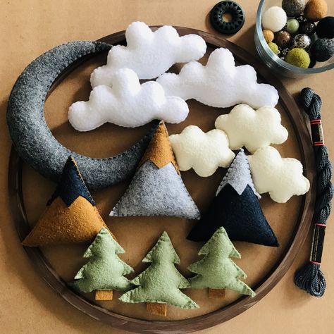 Mountain Garland Diy, How To Make Felt Mobile, Mountain Mobile, Diy Felt Mobile Pattern, Felt Mountain Pattern, Diy Felt Mobile Nursery, Felt Baby Mobile Diy, Felt Mobile Diy, Diy Gifts For Babies