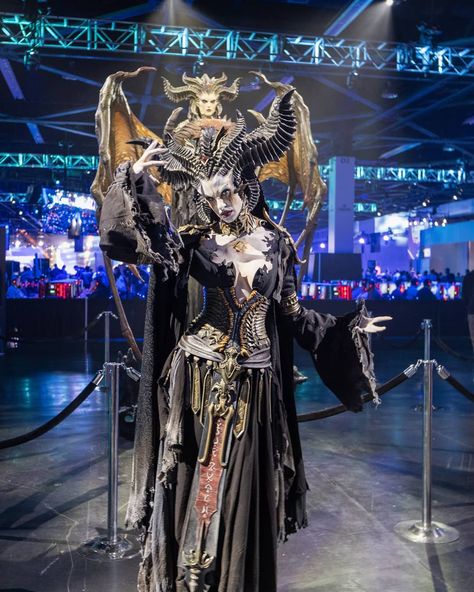 Diablo Lilith Cosplay, Lilith Cosplay Diablo, Lilith Halloween Costume, Lilith Costume Halloween, Blizzcon Cosplay, Lilith Costume, Diablo Lilith, Succubus Costume, Lilith Cosplay