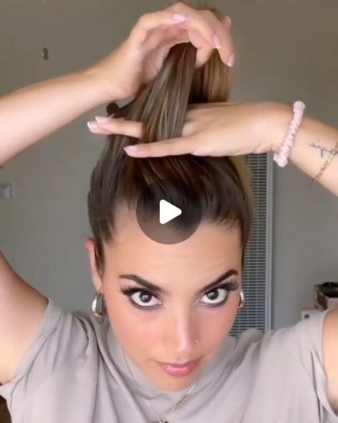 Quick Easy Hairstyles For Medium Hair For Work Shoulder Length, Stylish Bun, Messy Bun For Short Hair, Fold Clothes, Updo Hairstyles Tutorials, Long Hairdos, Hair Magic, Easy Hairstyles Quick, Easy Bun