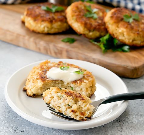 Cauliflower "Crab" Cakes - Kirbie's Cravings Cauliflower Cakes, Tartar Sauce, Cake Tasting, Cake Images, Crab Cakes, Crab Meat, Fresh Lemon Juice, Salmon Burgers, Crab