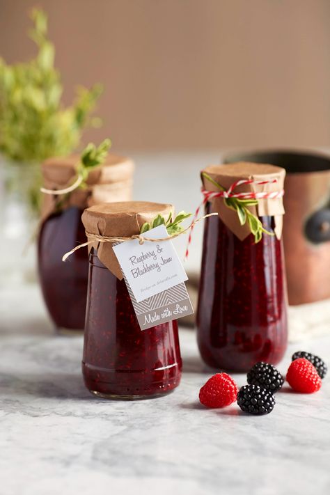 Enjoy the warm spices of winter year-round in this delicious spiced jam made with fresh berries. It's a cinch to throw together and is perfect for spreading on warm toasted English muffins or biscuits. Follow instructions closely to ensure your jars of jam will keep well. Blackberry Jam Recipes, Jam Packaging, Jar Of Jam, Fruit Packaging, Berry Jam, Blackberry Jam, Berries Recipes, Vegetable Drinks, Homemade Jam