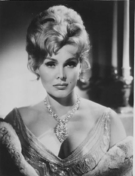 Zsa Zsa Gabor Gabor Sisters, Zsa Zsa Gabor, Zsa Zsa, Olivia De Havilland, Classic Movie Stars, Classic Actresses, Actrices Hollywood, Hollywood Legends, Hollywood Glam