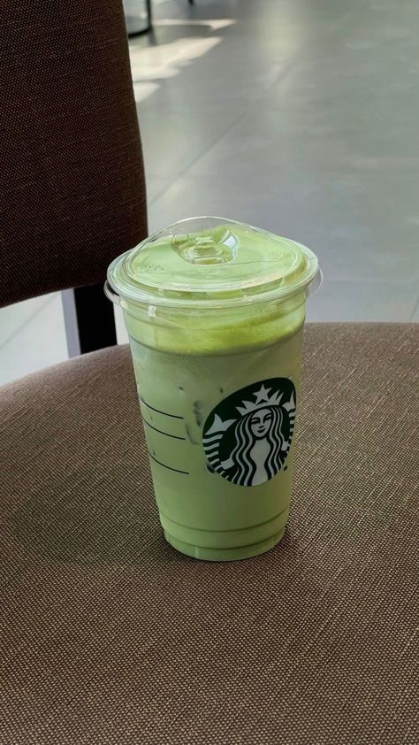 Macha Latte, Mint Green Wallpaper Iphone, Starbucks Matcha, Mint Green Wallpaper, Matcha Lover, Daily Aesthetic, Vintage Girls Clothes, Matcha Drink, Coffee Matcha