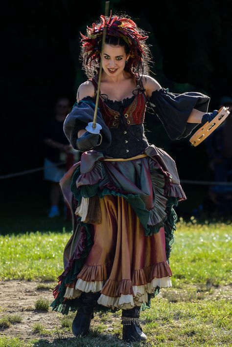 New York Renaissance Faire | Jordan Confino Elevatedphotopro.com | Flickr Ren Faire Skirt Hikes, Ren Faire Costumes, Ren Faire Outfits, Skirt Waistband, Ren Faire Costume, Scarborough Fair, Fair Outfits, Ren Fair, Ren Fest