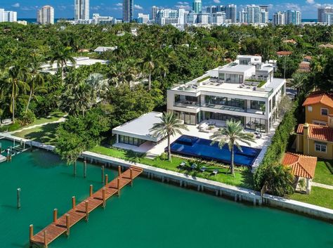 Ultra-Luxe $32 Million Mega-Mansion on Miami Beach Modern Home on Dwell Miami Beach Mansion, Miami Mansion, Mega Mansions, Miami Houses, Modern Mansion, Beach Modern, Luxury Homes Dream Houses, Water Views, Modern Exterior