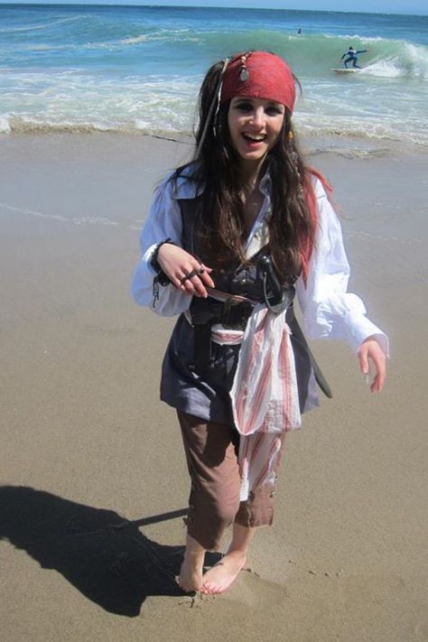 Jack Sparrow Costume - Thanks Elodie! #costumes #halloween #pirate Jack Sparrow Halloween Costume, Jack Sparrow Halloween, Jack Sparrow Cosplay, Jack Sparrow Costume, Female Pirate Costume, Pirate Halloween Costumes, Pirate Halloween, Pirate Woman, Captain Jack Sparrow