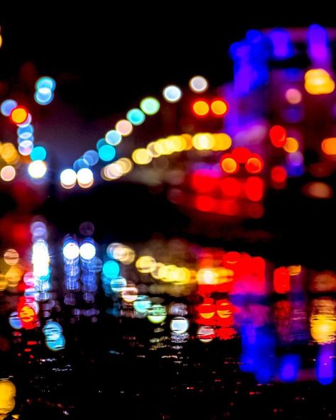 Bokeh Effect Photography, City Photography Night, Colourful City, Bokeh Art, Blurry Lights, Lens Blur, City And Colour, Blurred Lights, Bokeh Effect