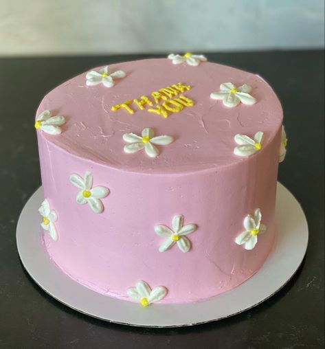 Daisy Flower Cake Design, Yellow Daisy Cake, Pink Daisy Cake, Pink And Yellow Cake, Yellow Flower Cake, Flower Cake Ideas, Lemon Birthday Cakes, Lemon Cake Filling, Cake Themes