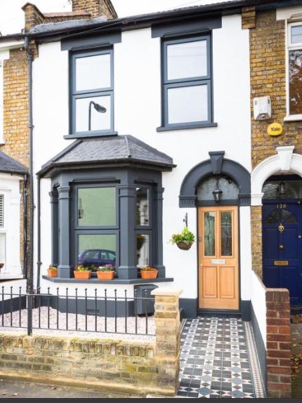 London House Exterior Townhouse, Victorian Terrace Windows, Uk Terraced House Exterior, English Terrace House, Painted Victorian House Exterior Uk, Victorian Windows Exterior, Victorian House Exterior Uk, Victorian Terrace Exterior, Drawing Garden Design