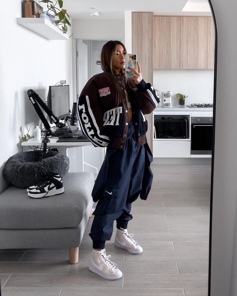 Jennifer Chong Outfits, Women Sneakerhead, Sports Jacket Outfit, Jennifer Chong, Streetwear Inspiration, Fashion Book, Effortlessly Chic Outfits, Fashion Aesthetics, Influencers Fashion