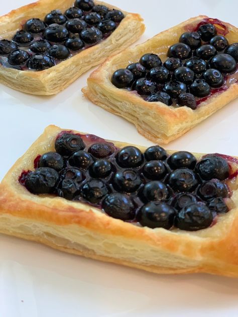 Blueberry Lemon Curd Pastries Blueberry Lemon Curd, Gourmet Brunch, Lemon Curd Dessert, Blueberry Recipes Breakfast, Blueberry Tart, Bottomless Mimosas, Lemon Curd Recipe, Blueberry Breakfast, Blueberry Desserts