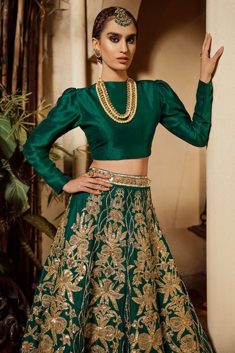 Look 8 – Ammara Khan Puff Sleeve Blouse Indian Lehenga, Puff Full Sleeve Blouse Indian, Full Sleeve Lehenga Blouse, Silk Lehenga Blouse Designs, Puffed Sleeves Blouse Saree, Blaus Design, Puff Sleeve Blouse Indian, Lengha Designs, Mehndi Lehenga