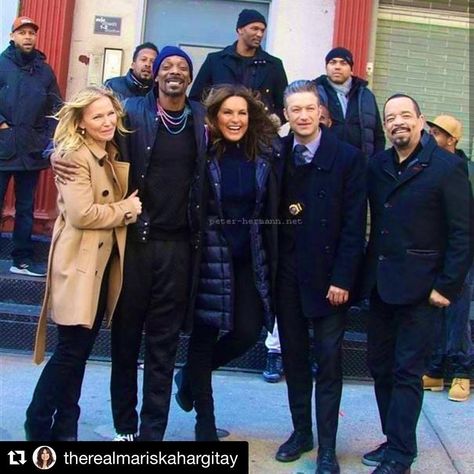 Svu Cast, Svu Funny, Law And Order: Special Victims Unit, Elite Squad, Danny Pino, Special Victims Unit, Olivia Benson, Law And Order Svu, Mariska Hargitay