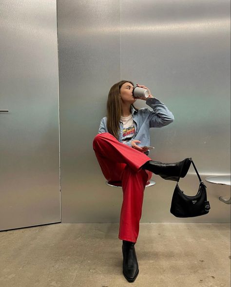 Dark Red Leather Pants Outfit, Red Pants Women Outfit, Red Leather Trousers Outfits, Red Pants Outfit Aesthetic, Red Satin Pants Outfit, Red Trousers Outfit Casual, Red Flare Pants Outfit, Red Leather Pants Outfit, Leather Pants Street Style