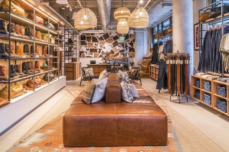 Boot Store Display, Western Retail Store Design, Western Store Display Ideas, Western Modern Decor, Western Boutique Display, Cowboy Store, Retail Store Interior Design, Western Shop, Boutique Display