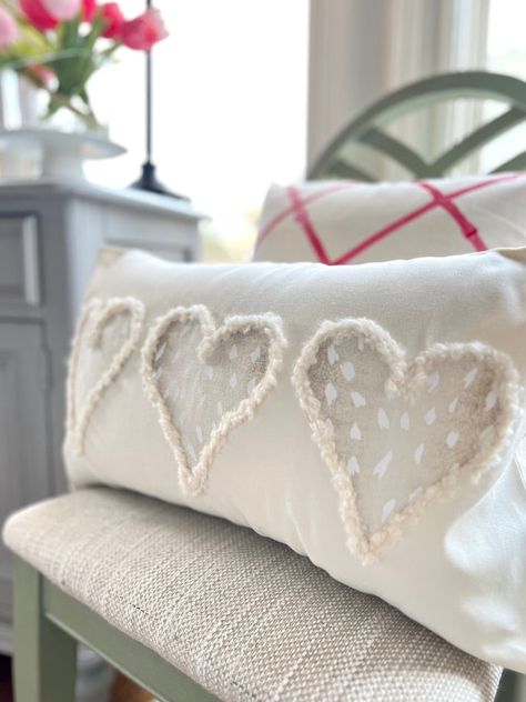 Applique Pillows Patterns, Rag Pillows How To Make, Diy Valentine Pillow Covers, How To Sew An Envelope Pillow Cover, Diy Valentine Pillows, Valentines Day Pillows Diy, Heart Fabric Crafts, Bench Pillow Patterns Free, Diy Valentines Projects