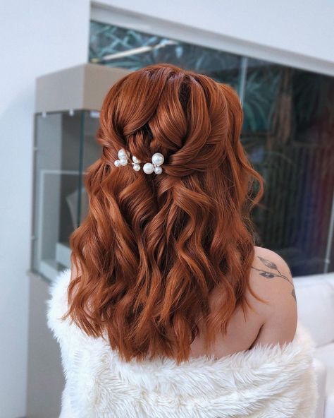 Wedding Hairstyles With Hair Down: 30+ Looks & Expert Tips Half Up Wedding Hair With Bangs, Half Up Half Down Wedding Hair Red, Red Hair Wedding Hairstyles, Wedding Hair Redhead, Red Hair Brides, Red Wedding Hair, Bridal Hair Tutorial, Bridal Hairstyles With Braids, Engagement Hairstyles