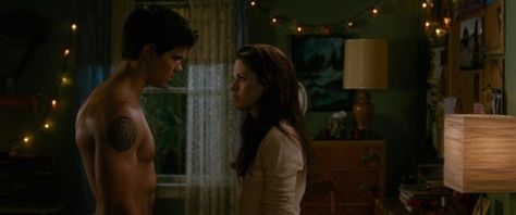 The Twilight Saga: New Moon – [FILMGRAB] New Moon Quotes, Michael Copon, Moon Film, Bella Twilight, Jacob Black Twilight, Jacob And Bella, Twilight Jacob, Twilight Saga New Moon, Twilight Stars