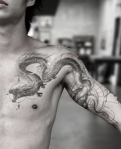 Dragon Tattoo Shoulder, Dragon Tattoo Chest, Dragon Tattoo Ideas, Samurai Tattoo Design, Japanese Dragon Tattoo, Dragon Tattoos, Forest Tattoos, Chinese Tattoo, Shoulder Arm Tattoos