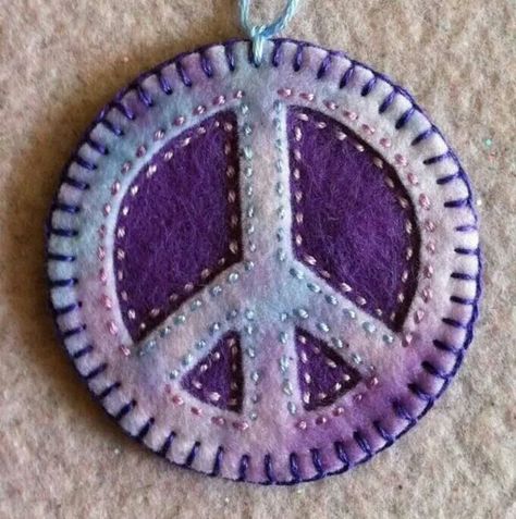 ✌ Sauna Hat, Turquoise Tie, Peace Necklace, Awesome Crafts, Craft Market, Felted Wool Crafts, Peace Signs, Craft Markets, Necklace Craft