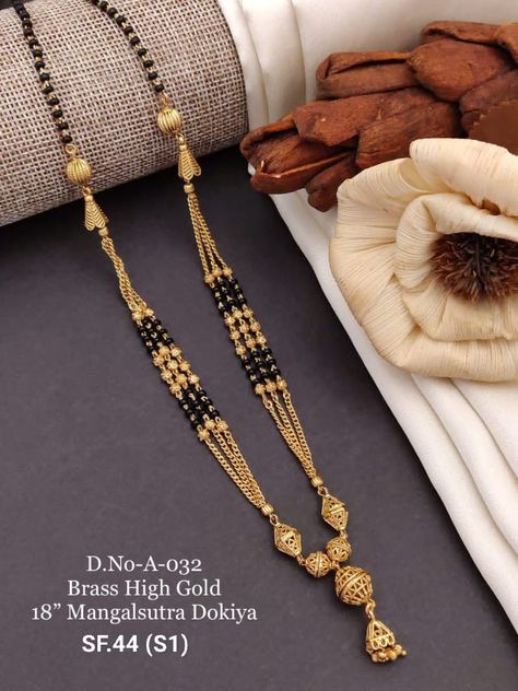 Short Black Beads, Small Mangalsutra, Chain Designs Gold, Short Mangalsutra, Black Beads Chain, Rudraksha Jewelry, Silver Anklets Designs, Temple Jewellery Earrings, Celebrity Bride