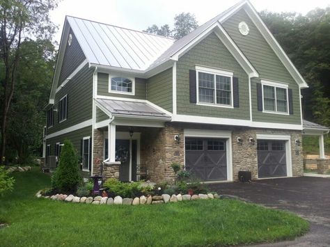 Sage green siding, gray metal roof, and white trim... Love this! Green House Color, Sage Green House, Green Exterior House Colors, Green House Exterior, Green Siding, Exterior House Siding, Exterior House Colors Stucco, House Paint Color Combination, Exterior House Color