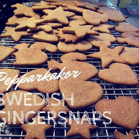 Pepparkakor (Swedish Gingersnaps) - Hälsa Nutrition Swedish Christmas Cookies, Gingersnaps Recipe, Swedish Christmas, Swedish Recipes, Ginger Cookies, Golden Syrup, Matcha Tea, Ginger Snaps, A Cup Of Coffee