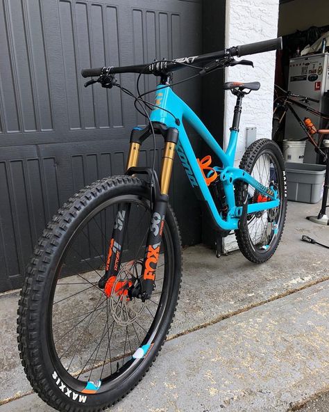 Trek Mountain Bike, Bicycle Paint Job, Adrenaline Sports, Mt Bike, Blue Bike, Bicycle Mountain, Downhill Mountain Biking, Bicycle Mountain Bike, Downhill Bike