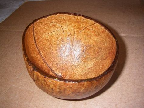 how to make a coconut bowl. http://www.instructables.com/id/How-to-Recycle-a-Coconut-Shell-into-a-Bowl/# Coconut Shell Bowl, Coconut Beach, Coconut Shell Crafts, Diy Coconut, Coconut Dessert, Shell Bowl, Coconut Hair, Coconut Bowl, Learn Facts