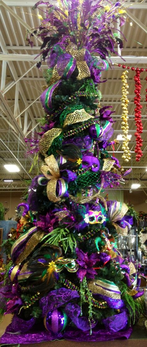 mardi gras christmas tree decorations | Mardi Gras Tree | Mardi~Gras Decoration Ideas.. Purple Christmas Trees, Purple Christmas Tree Decorations, Themed Trees, Mardi Gras Crafts, Purple Christmas Tree, Carnival Art, Mardi Gras Wreath, New Orleans Mardi Gras, Mardi Gras Carnival