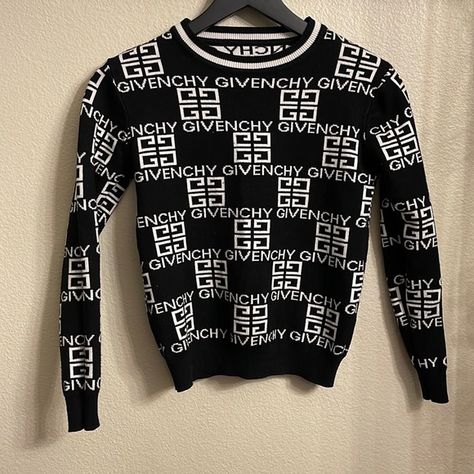 Givenchy Sweater Pray Everyday, Givenchy Hoodie, Arabian Decor, Givenchy Sweater, Gents T Shirts, Black And White Logo, Black And White Logos, Mens Fashion Casual Outfits, Boys Sweaters