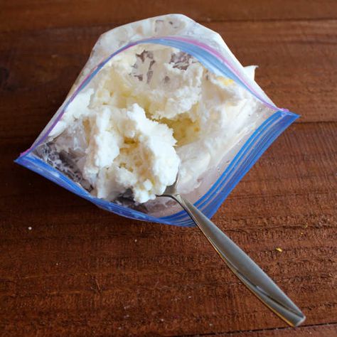 Make delicious creamy ice cream in a plastic zipper bag. It's quick, fun and a great way to cool off on a hot summer day. Ice Cream In A Bag, Icecream In A Bag, Diy Ice Cream, Food Science, Science Experiment, Kid Activities, Homemade Ice, Homemade Ice Cream, Frozen Treats