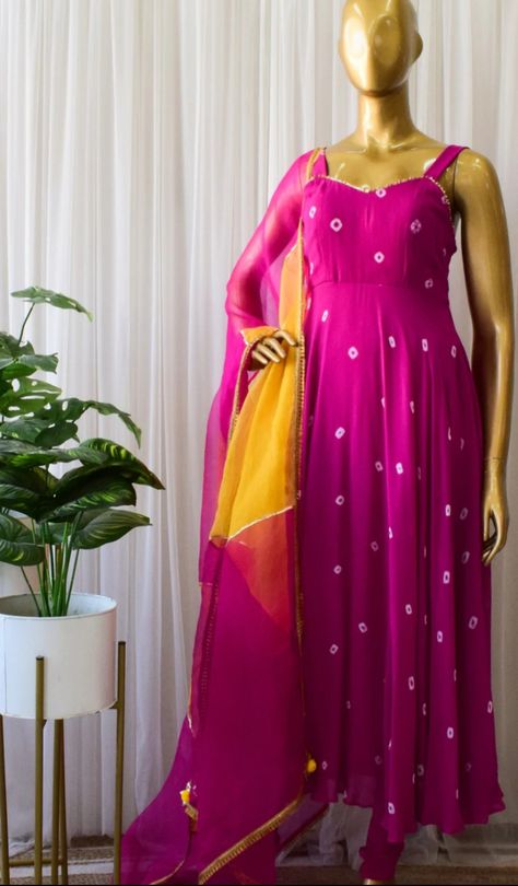 Beautiful Anarkali, Label Kanupriya, Red Anarkali, Designer Anarkali, Indian Gowns Dresses, Indian Gowns, Dress Indian, Simple Dress, Dress Indian Style