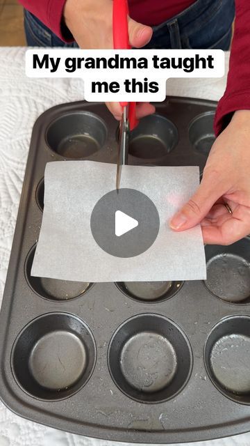 Liz & Jeff on Instagram: "Create the perfect muffin holder #baking #bakinglove #muffins #cupcakes #bakingtime" Baking Substitutions, Culinary Tips, Muffin Papers, Best Baking, Kitchen Tricks, Amazing Food Hacks, Easy Foods, Hello Cupcake, Baking Hacks