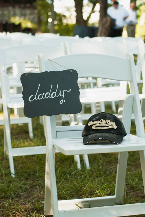 Reserved seat for honoring deceased loved one at wedding. Cheap Centerpiece Ideas, Wedding Decorations Cheap, Sentimental Wedding Ideas, Memorial Table, Romantic Rustic Wedding, Snow Wedding, Sentimental Wedding, Wall Shelving, Urns For Ashes