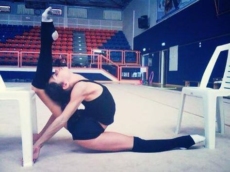 Rhythmic Gymnastics Training, Gymnastics Flexibility, Flexibility Dance, Gymnastics Training, Amazing Gymnastics, Gymnastics Poses, Dance Photography Poses, Gymnastics Videos, Acrobatic Gymnastics