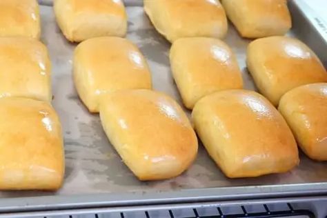 Logan’s Roadhouse Rolls Recipe Logan’s Roadhouse Copycat Recipes, Ryan's Rolls, School House Rolls Recipes, Logan’s Roadhouse Rolls, Logan’s Rolls Recipe, Logan’s Yeast Rolls, Logans Roadhouse Rolls, Logans Rolls Recipe, Logans Rolls