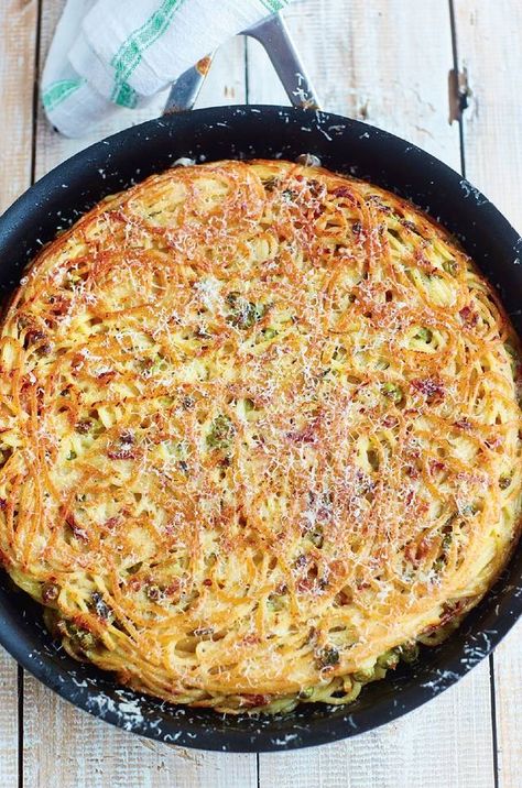 Pasta Frittata Lots of Ways - Jamie Oliver Spaghetti Frittata, Pasta Frittata, Gennaro Contaldo, Frittata Recipes, Pasta Sauces, Pan Recipes, Recipes Pasta, Pasta Pasta, One Pan Meals