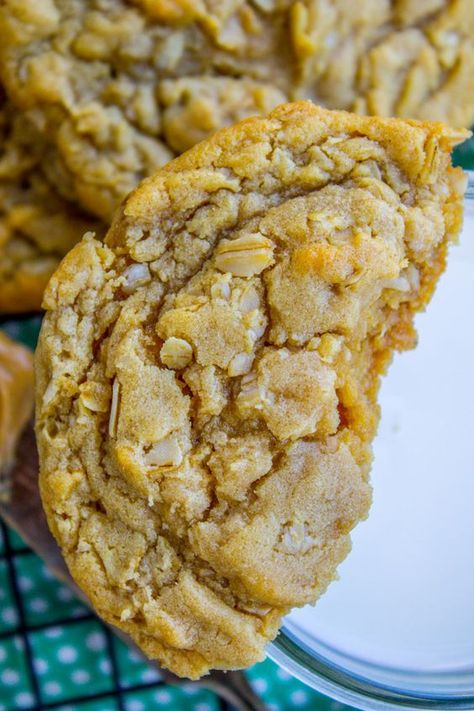 Chewy Peanut Butter Oatmeal Cookies, Cookie Recipes Peanut Butter Oatmeal, Glutenfri Baking, Butter Oatmeal Cookies, The Food Charlatan, Food Charlatan, Peanut Butter Oatmeal Cookies, Peanut Butter Oatmeal, Oatmeal Cookie Recipes