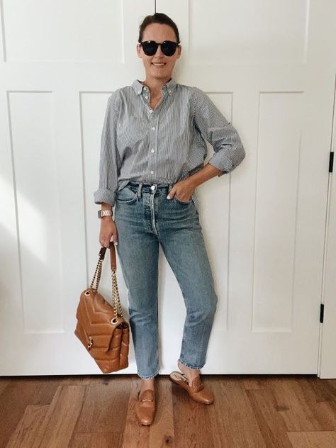 #momjeans #howtostylemomjeans Ways To Style Mom Jeans, Style Mom Jeans, Mom Uniform, Simple Classic Style, Sunglasses Outfit, Western Michigan, Simple Sweaters, Summer Sweaters, West Michigan