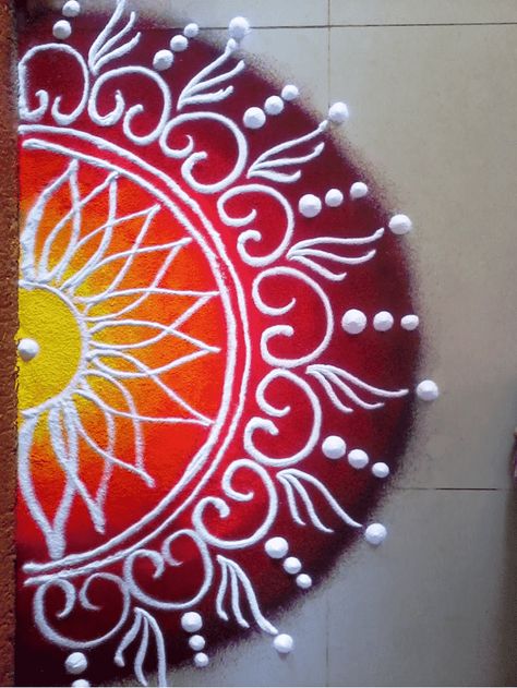 Circle Rangoli, Indian Rangoli Designs, Easy Rangoli Designs Videos, Very Easy Rangoli Designs, Rangoli Designs Photos, Rangoli Designs Simple Diwali, Rangoli Simple, Easy Rangoli Designs Diwali, Rangoli Side Designs