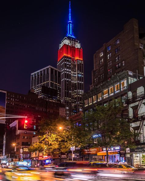 Javan Ng on Instagram: “Empire State Building shines red, white & blue in honor of Labor Day this weekend. #GeicoSummer #NYC #NewYork #NBC4NY #Manhattan #NewYorkCity #newyorkphoto #nycprimeshot #icapture_nyc #usaprimeshot #phototag_street #what_i_saw_in_nyc #ig_mood #ig_nycity #ig_americas #igs_america #ig_all_americas #ig_northamerica #ig_unitedstates #myCity_Life #loves_nyc #inspiring_photography_admired #rsa_streetview #NikonNoFilter #wildnewyork #igsccities #topnewyorkphoto #Made_in_NY #GetU Labor Day Aesthetic, Nyc At Night, Futuristic Building, Nyc Baby, Day Aesthetic, New York Winter, New York Pictures, New York Photos, Iconic Buildings